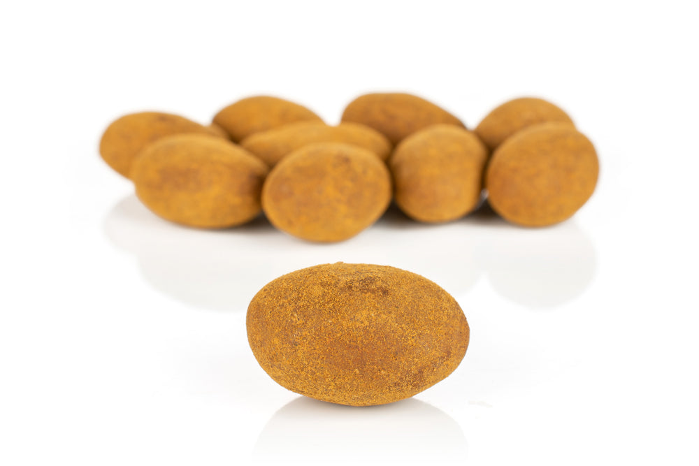 Mandeln in Vollmilchschokolade und Salmiakpuder